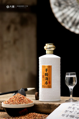 茅檐酒房 白酒摄影中的光影礼赞